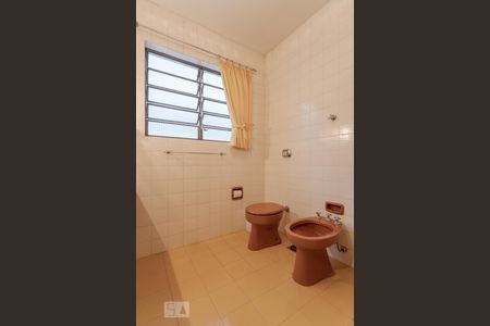 Casa à venda com 329m², 4 quartos e 3 vagas Casa à venda com 329m², 4 quartos e 3 vagasBanheiro da Suíte