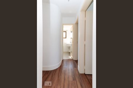Corredor de apartamento à venda com 3 quartos, 92m² em Alto de Pinheiros, São Paulo
