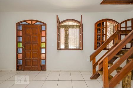 Sala 1 de casa para alugar com 4 quartos, 400m² em Conjunto Betania, Belo Horizonte