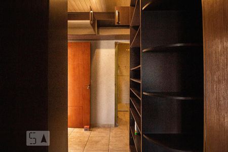 Closet da suíte de casa para alugar com 4 quartos, 180m² em Vila Moinho Velho, São Paulo