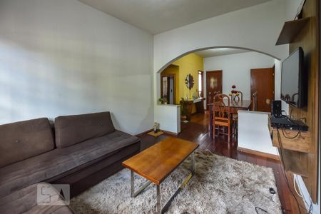 Sala de casa à venda com 9 quartos, 300m² em Betânia, Belo Horizonte