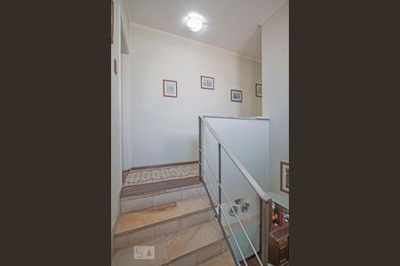 Casa à venda com 170m², 3 quartos e 2 vagasEscada