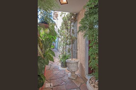 Casa à venda com 170m², 3 quartos e 2 vagasCorredor Lateral Externo