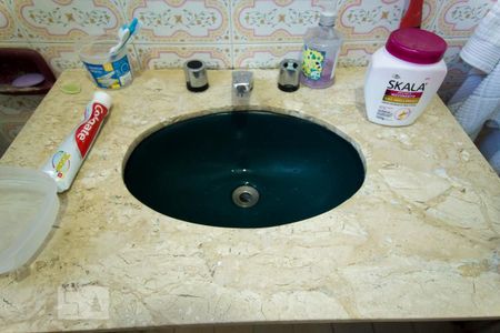 Casa à venda com 250m², 3 quartos e 2 vagasEdícula - Banheiro 