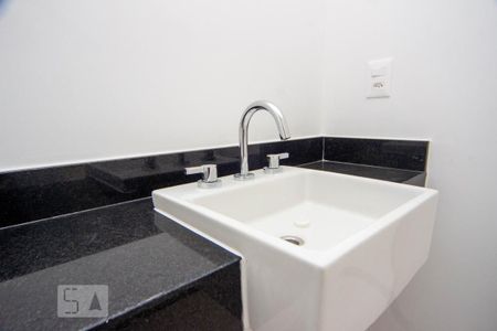 Apartamento à venda com 60m², 1 quarto e 1 vaga Apartamento à venda com 60m², 1 quarto e 1 vagaBanheiro detalhe pia