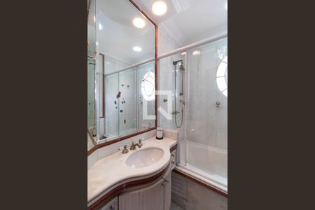 Apartamento para alugar com 336m², 4 quartos e 5 vagasBanheiro