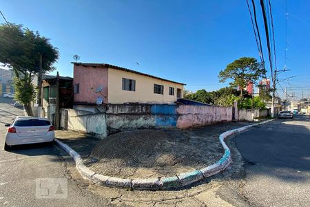 Casa à venda com 300m², 3 quartos e 6 vagas Casa à venda com 300m², 3 quartos e 6 vagasFachada