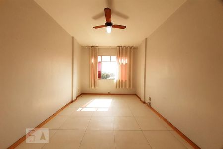 Apartamento à venda com 70m², 2 quartos e sem vagaSala