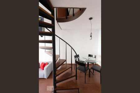 Escada de apartamento para alugar com 1 quarto, 60m² em Jardim Paulista, São Paulo
