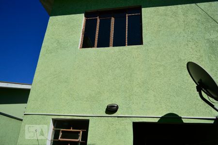 Casa à venda com 100m², 3 quartos e 3 vagasFundos Casa 1