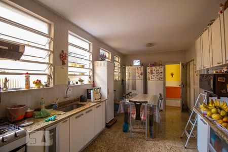 Casa à venda com 333m², 4 quartos e 5 vagasCozinha