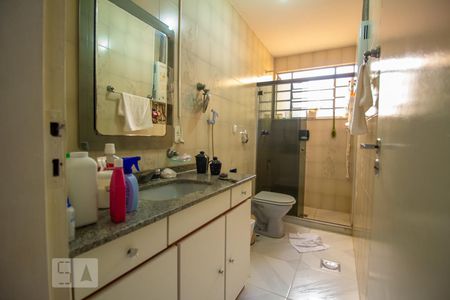 Casa à venda com 333m², 4 quartos e 5 vagasBanheiro da Suíte 4