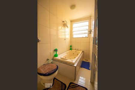 Casa à venda com 333m², 4 quartos e 5 vagasBanheiro 4