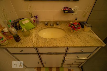 Casa à venda com 333m², 4 quartos e 5 vagasBanheiro 2