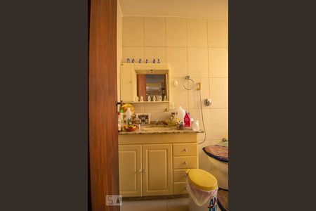 Casa à venda com 333m², 4 quartos e 5 vagasBanheiro 4