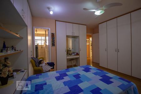 Casa à venda com 333m², 4 quartos e 5 vagasQuarto 4 - Suíte