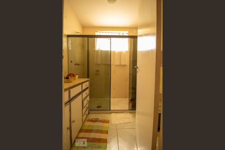 Casa à venda com 333m², 4 quartos e 5 vagasBanheiro 2