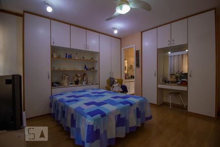 Casa à venda com 333m², 4 quartos e 5 vagasQuarto 4 - Suíte