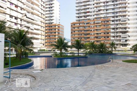 Apartamento à venda com 76m², 3 quartos e 2 vagas Apartamento à venda com 76m², 3 quartos e 2 vagasÁrea comum - Piscina