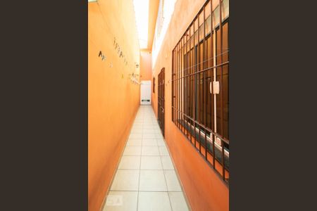 Casa à venda com 125m², 4 quartos e 2 vagasCorredor lateral 