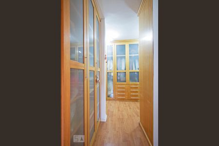 Casa à venda com 220m², 3 quartos e 2 vagas Casa à venda com 220m², 3 quartos e 2 vagasCloset da Suite