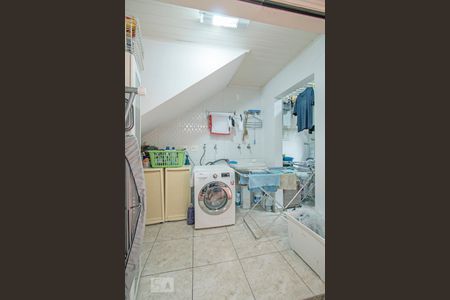 Casa à venda com 220m², 3 quartos e 2 vagas Casa à venda com 220m², 3 quartos e 2 vagasLavanderia