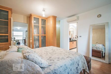 Casa à venda com 220m², 3 quartos e 2 vagas Casa à venda com 220m², 3 quartos e 2 vagasSuite