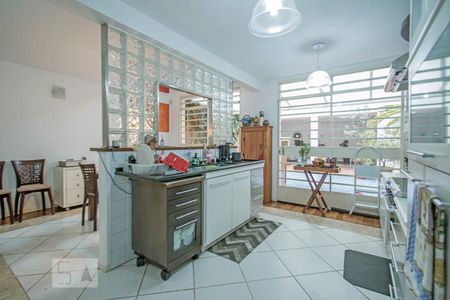 Casa à venda com 220m², 3 quartos e 2 vagas Casa à venda com 220m², 3 quartos e 2 vagasCozinha