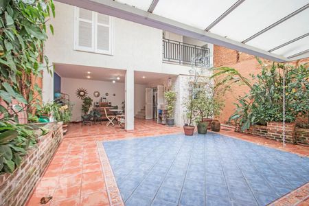 Casa à venda com 220m², 3 quartos e 2 vagas Casa à venda com 220m², 3 quartos e 2 vagasPátio Interno com Anexo