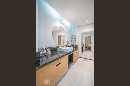 Casa à venda com 220m², 3 quartos e 2 vagas Casa à venda com 220m², 3 quartos e 2 vagasBanheiro da Suite