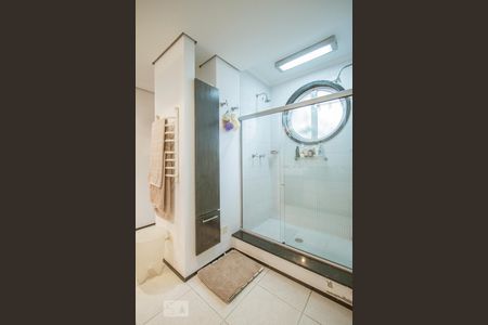 Casa à venda com 220m², 3 quartos e 2 vagas Casa à venda com 220m², 3 quartos e 2 vagasBanheiro da Suite