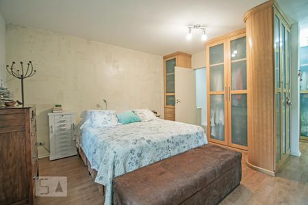 Casa à venda com 220m², 3 quartos e 2 vagas Casa à venda com 220m², 3 quartos e 2 vagasSuite