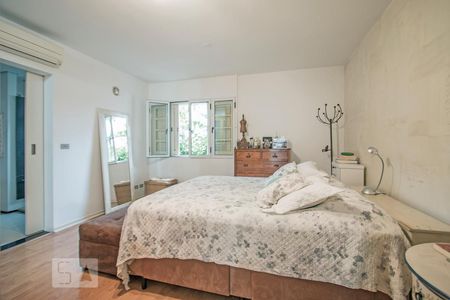 Casa à venda com 220m², 3 quartos e 2 vagas Casa à venda com 220m², 3 quartos e 2 vagasSuite