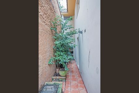 Casa à venda com 220m², 3 quartos e 2 vagas Casa à venda com 220m², 3 quartos e 2 vagasCorredor de Serviço