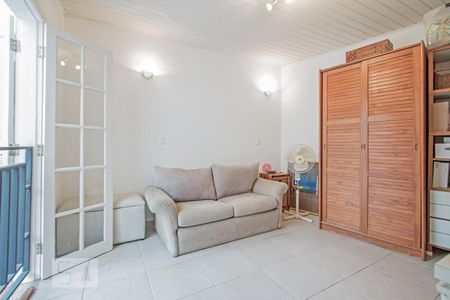 Casa à venda com 220m², 3 quartos e 2 vagas Casa à venda com 220m², 3 quartos e 2 vagasSuite do Anexo