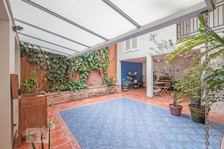 Casa à venda com 220m², 3 quartos e 2 vagas Casa à venda com 220m², 3 quartos e 2 vagasPátio Interno