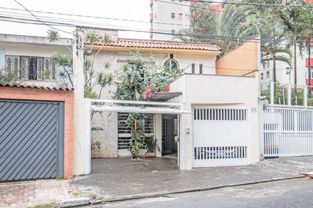 Casa à venda com 220m², 3 quartos e 2 vagas Casa à venda com 220m², 3 quartos e 2 vagasFachada