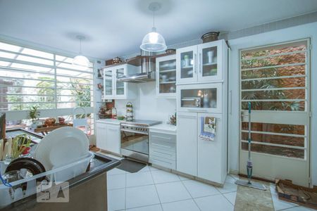 Casa à venda com 220m², 3 quartos e 2 vagas Casa à venda com 220m², 3 quartos e 2 vagasCozinha