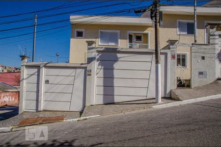 Casa à venda com 105m², 2 quartos e 2 vagasFachada