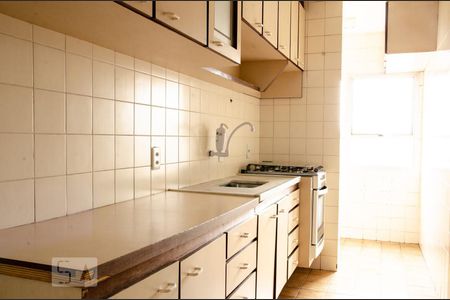 Cozinha de apartamento para alugar com 2 quartos, 49m² em Vila Mangalot, São Paulo