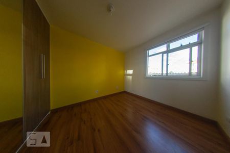 Quarto 1 de apartamento para alugar com 2 quartos, 61m² em Sítio Cercado, Curitiba