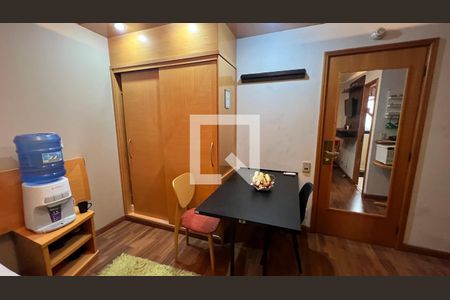 Mesa e cadeiras  de apartamento para alugar com 1 quarto, 32m² em Jardim Paulista, São Paulo