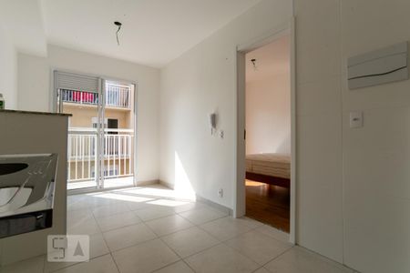 Sala/Cozinha/Área de Serviço de apartamento à venda com 1 quarto, 28m² em Vila Palmeiras, São Paulo