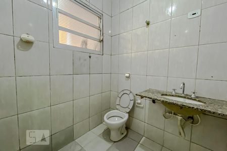 Banheiro de casa para alugar com 1 quarto, 60m² em Chácara Belenzinho, São Paulo