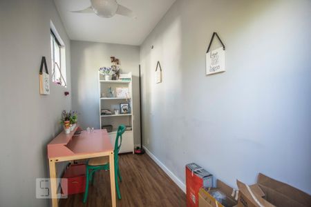 Casa de condomínio à venda com 120m², 3 quartos e 2 vagas Casa de condomínio à venda com 120m², 3 quartos e 2 vagasEscritório