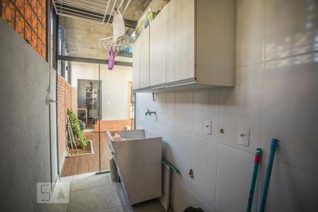 Casa de condomínio à venda com 120m², 3 quartos e 2 vagas Casa de condomínio à venda com 120m², 3 quartos e 2 vagasÁrea de Serviço - Armários