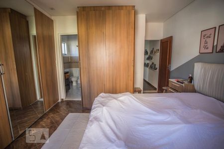 Casa de condomínio à venda com 120m², 3 quartos e 2 vagas Casa de condomínio à venda com 120m², 3 quartos e 2 vagasSuite