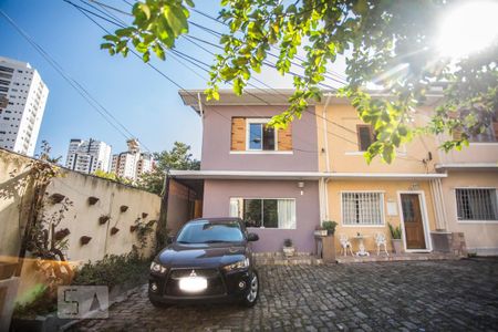 Fachada de casa de condomínio à venda com 3 quartos, 120m² em Chácara Inglesa, São Paulo