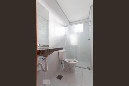 Apartamento para alugar com 60m², 2 quartos e 2 vagasBanheiro social 