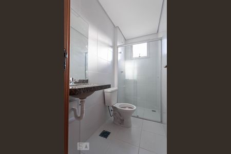 Apartamento para alugar com 60m², 2 quartos e 2 vagasBanheiro da suíte 